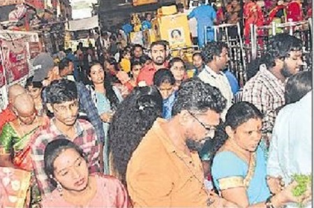 అరగంటలోనే అమ్మవారి దర్శనం
