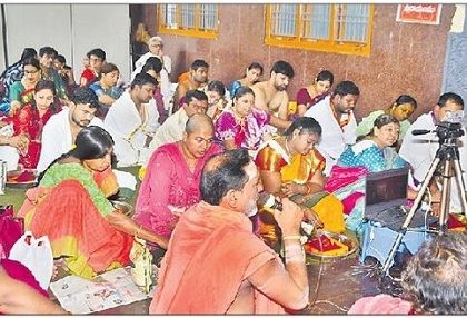 దుర్గమ్మ సన్నిధిలో భక్తుల రద్దీ