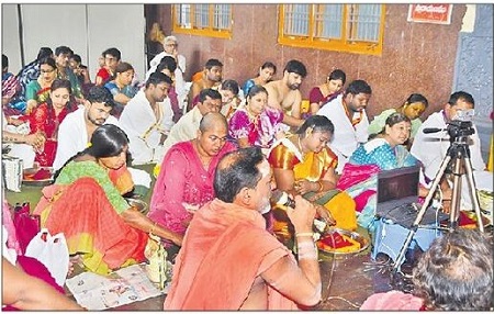 దుర్గమ్మ సన్నిధిలో భక్తుల రద్దీ