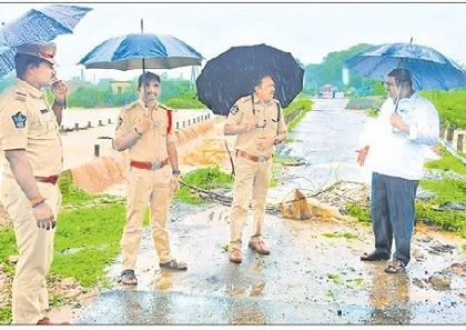 భారీ వర్షాలతో ఉద్ధృతంగా వాగులు