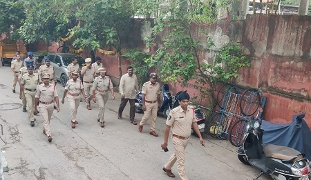 ఎన్టిఆర్ జిల్లా నగరంలో ఫుట్ పెట్రోలింగ్, తనిఖీలు, చేరువ వాహనం ద్వారా అవగాహన సదస్సులు