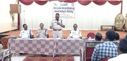నగరంలోని ఆటో డ్రైవర్లతో సమావేశం నిర్వహించిన ట్రాఫిక్ ఏ.డి.సి.పి. శ్రీ డి.ప్రసాద్ గారు