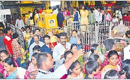 పరాశక్తి లలితా.. శివానంద చరితా..