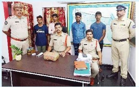 గంజాయి విక్రేతలు అరెస్టు