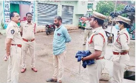 నేరాల నియంత్రణకు ప్రజలు సహకరించాలి