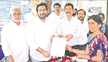 సచివాలయాలతో ప్రజల ముంగిటకు పాలన