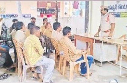 ఆటో డ్రైవర్లకు లైసెన్స్ తప్పనిసరి