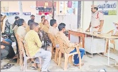 ఆటో డ్రైవర్లకు లైసెన్స్ తప్పనిసరి