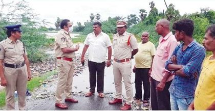 వాగుల వద్ద పోలీసుల కాపలా