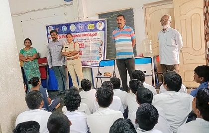 సైబర్ క్రైమ్, సోషల్ మీడియా నేరాలపై విద్యార్ధులకు అవగాహన మరియు చేరువ వాహనం ద్వారా ప్రజలకు అవగాహన కార్యక్రమాలు