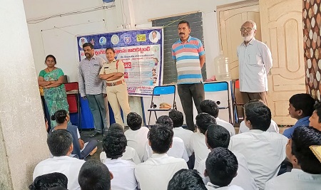 సైబర్ క్రైమ్, సోషల్ మీడియా నేరాలపై విద్యార్ధులకు అవగాహన మరియు చేరువ వాహనం ద్వారా ప్రజలకు అవగాహన కార్యక్రమాలు