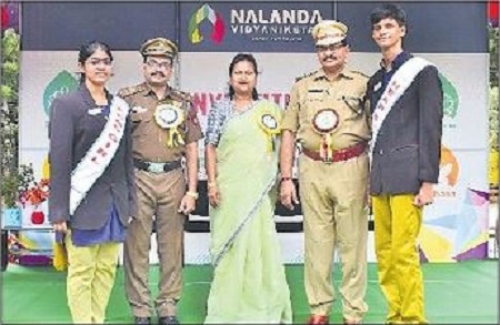 విద్యార్థి దశలోనే నాయకత్వ లక్షణాలు అలవర్చుకోవాలి