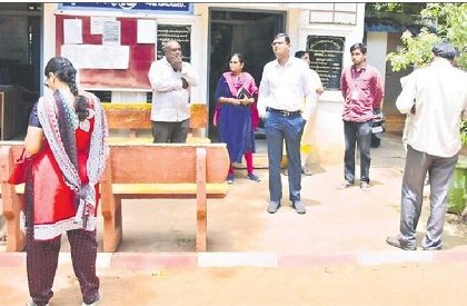 సేవల్లో నిబద్ధత పాటించాలి