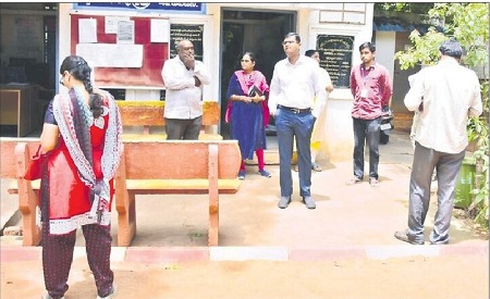సేవల్లో నిబద్ధత పాటించాలి
