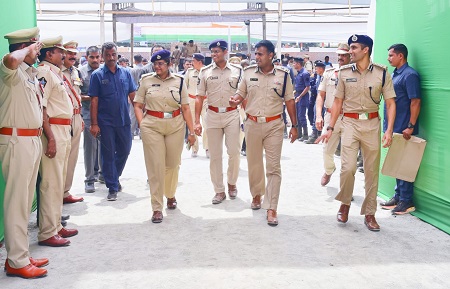 స్వాతంత్ర్య దినోత్సవానికి ట్రయిల్ రన్ ను పర్యవేక్షించిన పోలీస్ కమీషనర్ శ్రీ కాంతి రాణా టాటా ఐ.పి.ఎస్.గారు