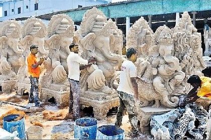 సిద్ధమవుతున్న గణనాథులు