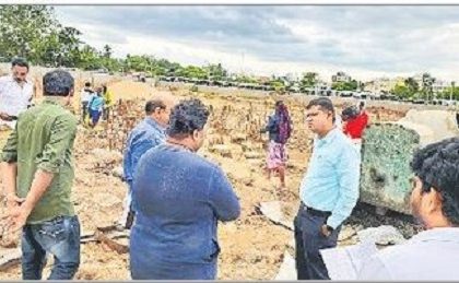 స్టేడియం నిర్మాణ పనుల పరిశీలన
