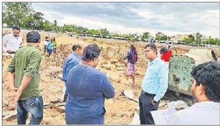 స్టేడియం నిర్మాణ పనుల పరిశీలన