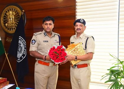 పోలీస్ కమీషనర్ గారిని మర్యాదపూర్వకంగా కలిసిన అవార్డు గ్రహీతలు