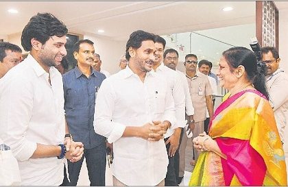 తూర్పున జననేతకు జేజేలు