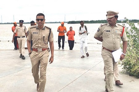 కృష్ణ లంక, ఇబ్రహీంపట్నం పోలీస్ స్టేషన్‌లను తనిఖీ చేసిన డీసీపీ శ్రీ విశాల్ గున్ని ఐ.పి.ఎస్ గారు