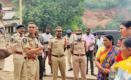 మాచవరం పోలీస్ స్టేషన్ ను ఆకస్మిక తనిఖీ చేసిన డీసీపీ శ్రీ విశాల్ గున్ని ఐ.పి.ఎస్ గారు