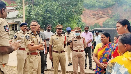 మాచవరం పోలీస్ స్టేషన్ ను ఆకస్మిక తనిఖీ చేసిన డీసీపీ శ్రీ విశాల్ గున్ని ఐ.పి.ఎస్ గారు