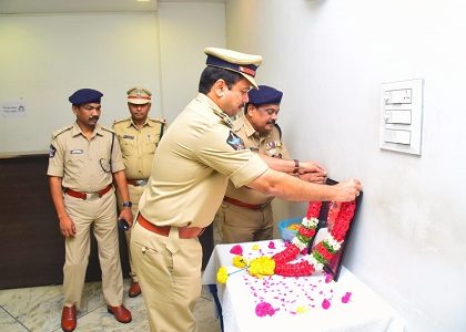 టంగుటూరి ప్రకాశం పంతులు గారికి నివాళులు అర్పించిన ఇన్ చార్జ్ పోలీస్ కమీషనర్ గారు