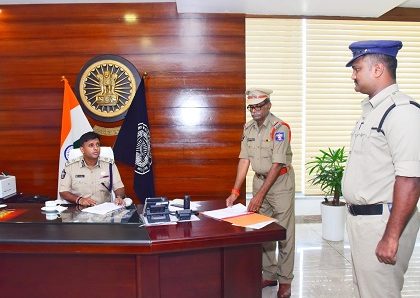 పోలీస్ వెల్ఫేర్ డే లో 15 ఫిర్యాదులు స్వీకరించిన పోలీస్ కమీషనర్ శ్రీ కాంతి రాణా టాటా ఐపిఎస్ గారు
