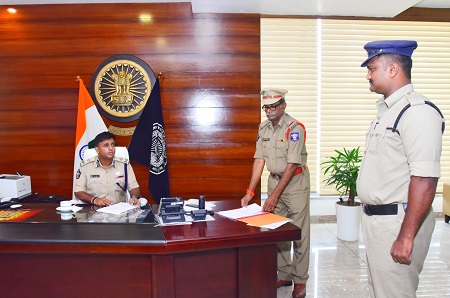 పోలీస్ వెల్ఫేర్ డే లో 15 ఫిర్యాదులు స్వీకరించిన పోలీస్ కమీషనర్ శ్రీ కాంతి రాణా టాటా ఐపిఎస్ గారు