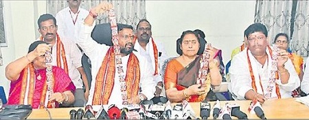 భక్తులకు ప్రథమ ప్రాధాన్యం