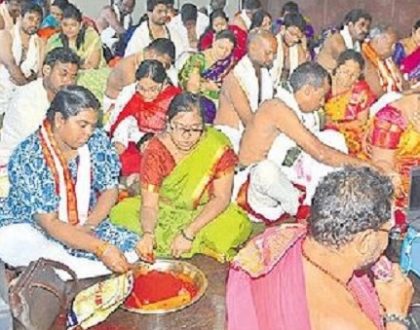 దుర్గమ్మ సన్నిధిలో భక్తుల రద్దీ