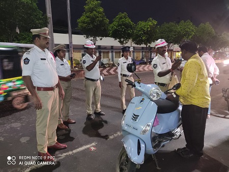 మద్యం సేవించి వాహనాలు నడిపిన 66 మందికి జైలు శిక్షా, జరిమానా విధించిన న్యాయస్థానం వారు