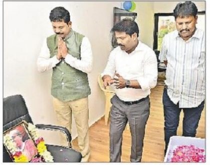 టంగుటూరి సేవలు ఎనలేనివి