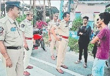 ట్రాఫిక్ నిబంధనలు కచ్చితంగా పాటించాలి