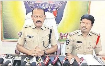 ఉద్యోగాల పేరుతో ఘరానా మోసం