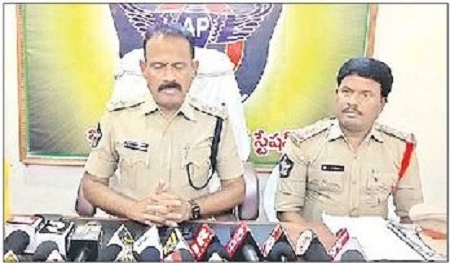 ఉద్యోగాల పేరుతో ఘరానా మోసం