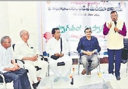 పత్రికల్లో వాడుక భాషతో పూర్తి సమాచారం