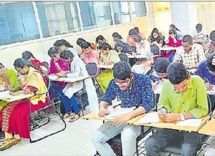 సర్కారీ కొలువులపై గురి