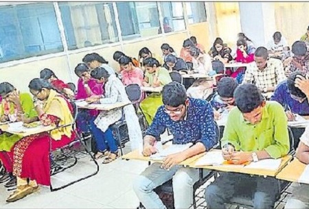 సర్కారీ కొలువులపై గురి