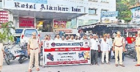 హెల్మెట్ వాడకంపై అవగాహన
