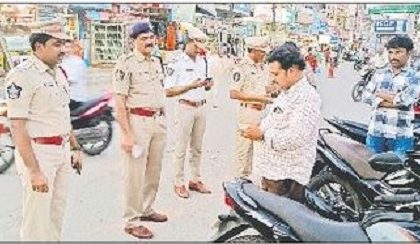 వాహన చోదకులు నిబంధనలు పాటించాలి