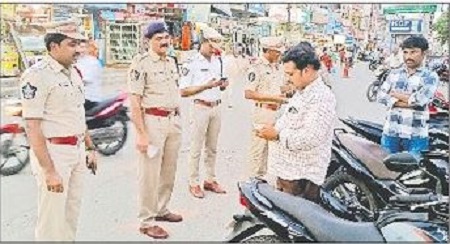 వాహన చోదకులు నిబంధనలు పాటించాలి
