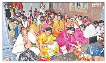 కనకదుర్గమ్మకు లక్ష కుంకుమార్చన