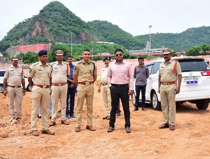 నిమజ్జనం, దసరా ఏర్పాట్లను పరిశీలించిన పోలీస్ కమీషనర్ శ్రీ కాంతి రాణా టాటా ఐ.పీ.ఎస్.గారు