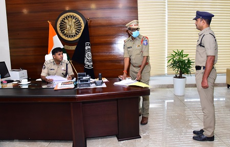 "పోలీస్ వెల్ఫేర్ డే"లో "19" ఫిర్యాదులను స్వీకరించిన సీపీ శ్రీ కాంతి రాణా టాటా ఐ.పి.ఎస్.గారు