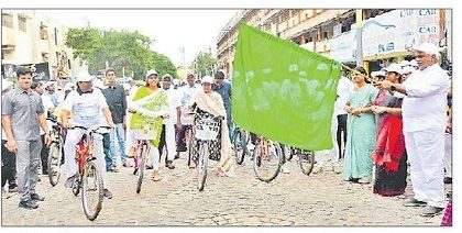 నీలి నీలి ఆకాశం చూద్దామనీ..