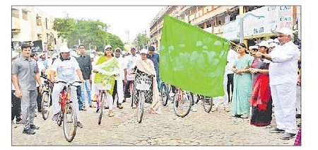 నీలి నీలి ఆకాశం చూద్దామనీ..