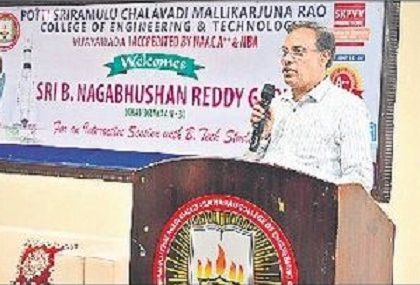 ఆవిష్కరణల వైపు దృష్టి పెట్టాలి