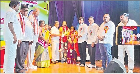 సమాజంలో గురువుల పాత్ర విశిష్టమైనది